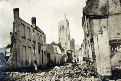 Chiesa di San Giacomo, Ypres, giugno 1915 da English Photographer